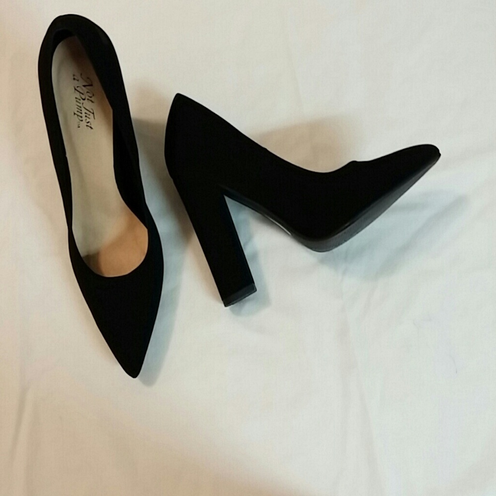Preowned "Not just pump" shoe, black, size 6